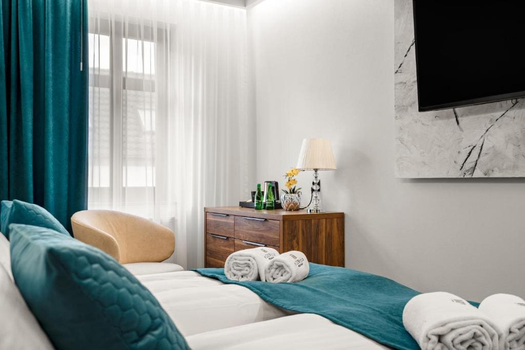 Superior Triple Room room - Image 1