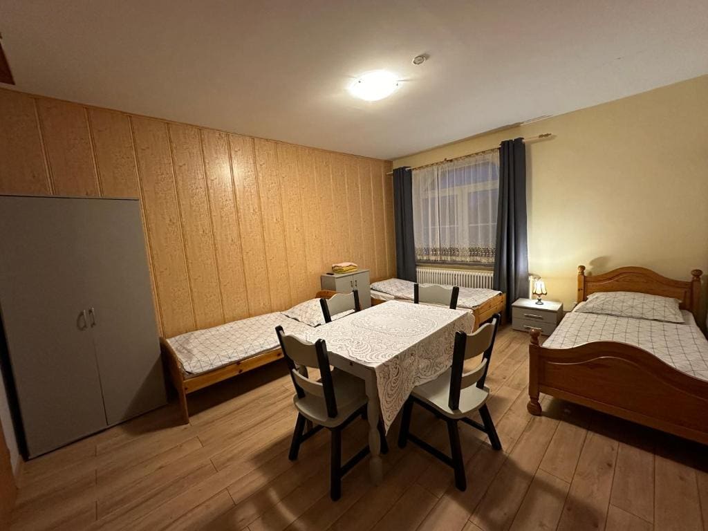 Classic Family Room room - Image 1