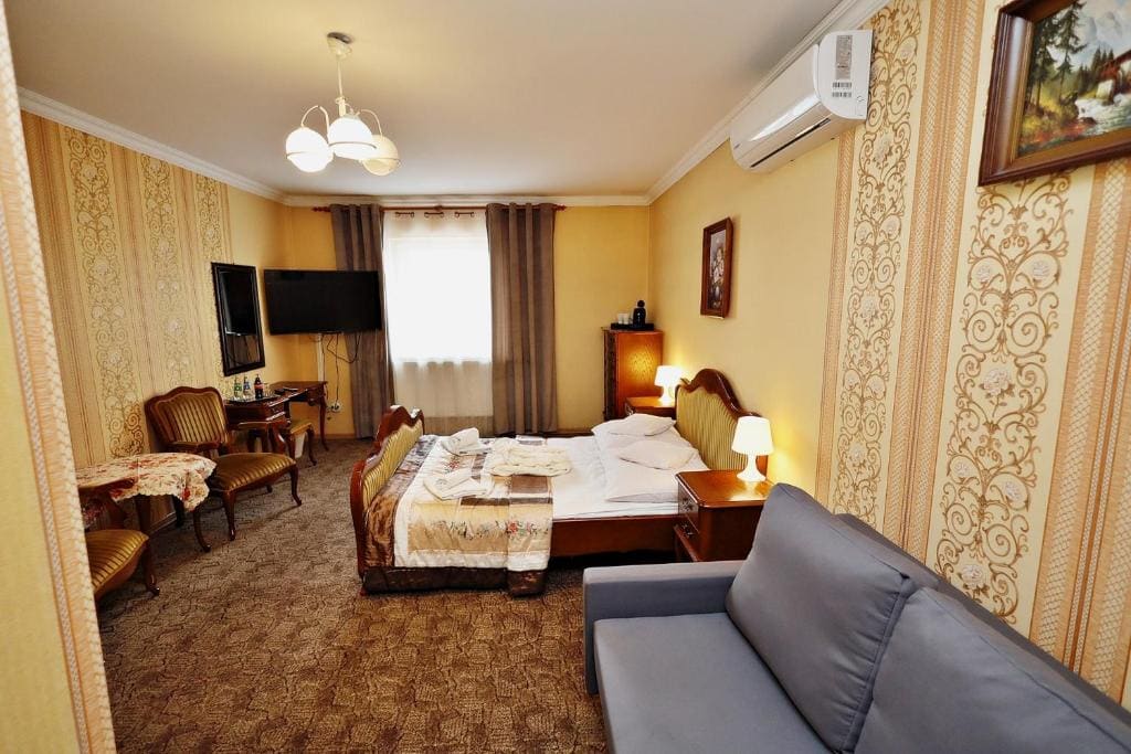 Comfort Family Room room - Image 3