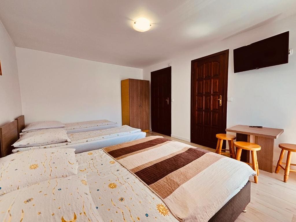 Quadruple Room with Mountain View room - Image 3