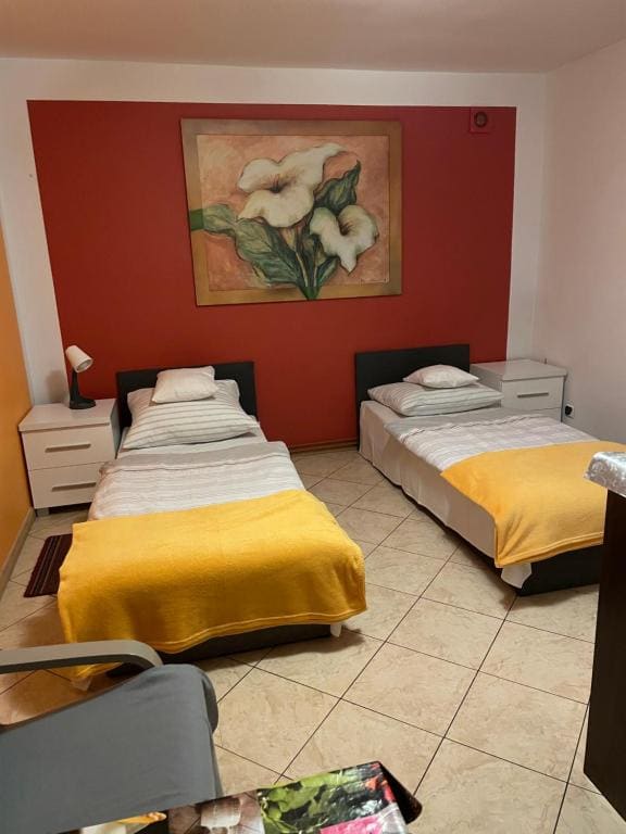 Room room - Image 1