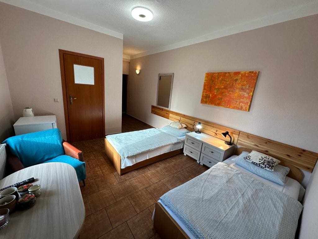 Room room - Image 3