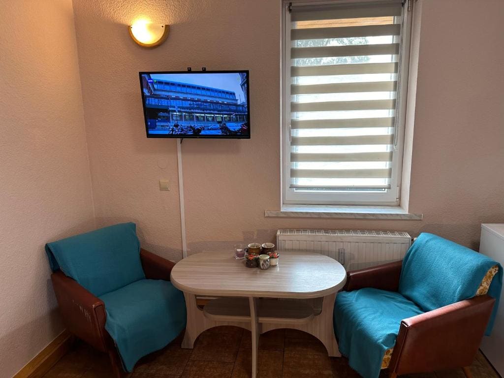Room room - Image 2