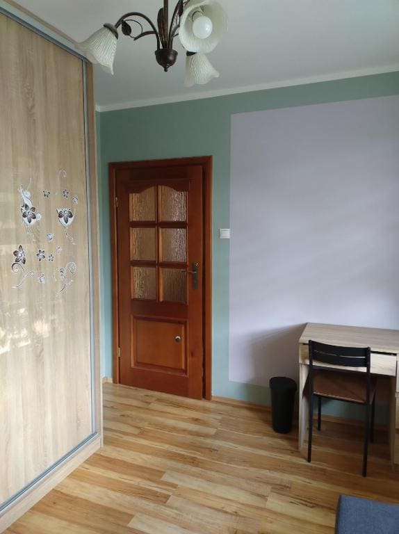 Single Room with Shared Bathroom room - Image 2
