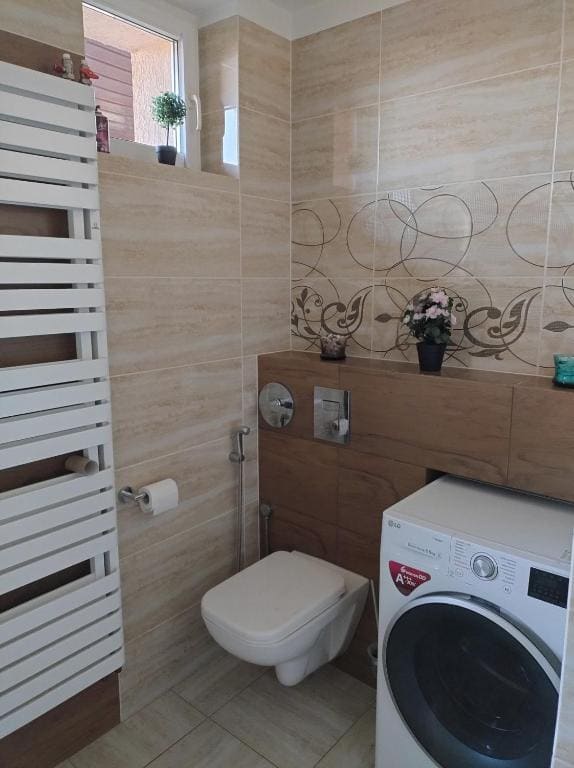 Single Room with Shared Bathroom room - Image 3