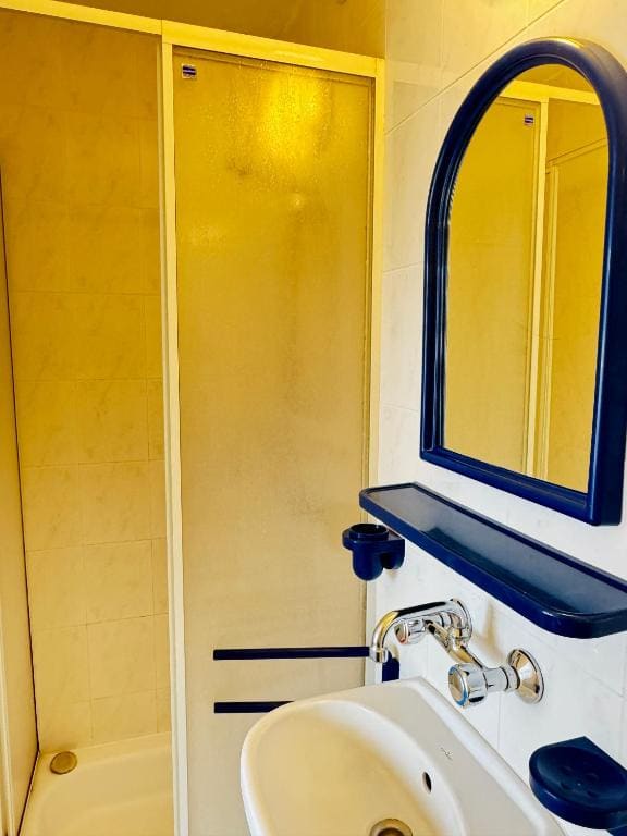 Triple Room with Bathroom room - Image 2