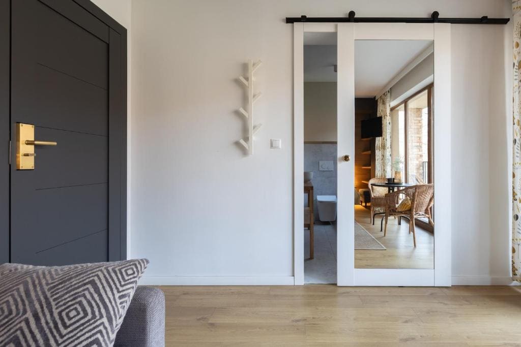Studio with Balcony room - Image 2