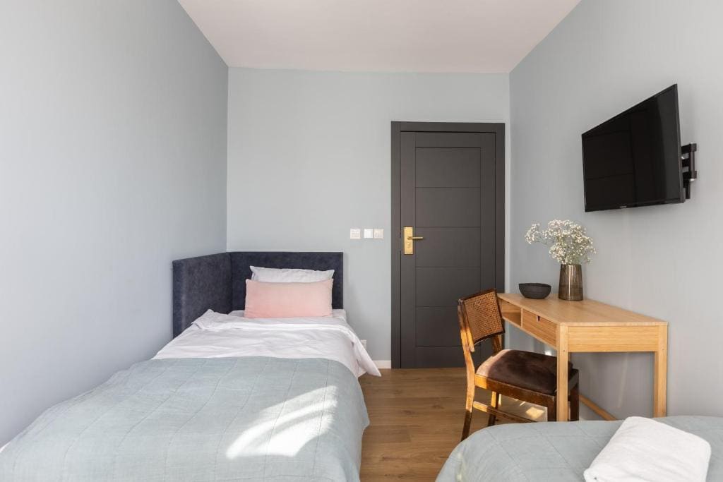 Twin Room with Private Bathroom room - Image 3