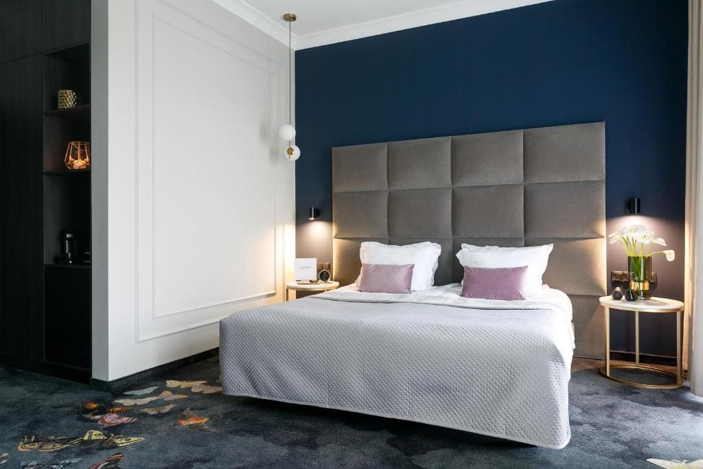 Deluxe Double Room with Balcony room - Image 3
