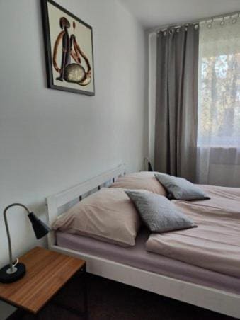 Single Room with Bathroom room - Image 3