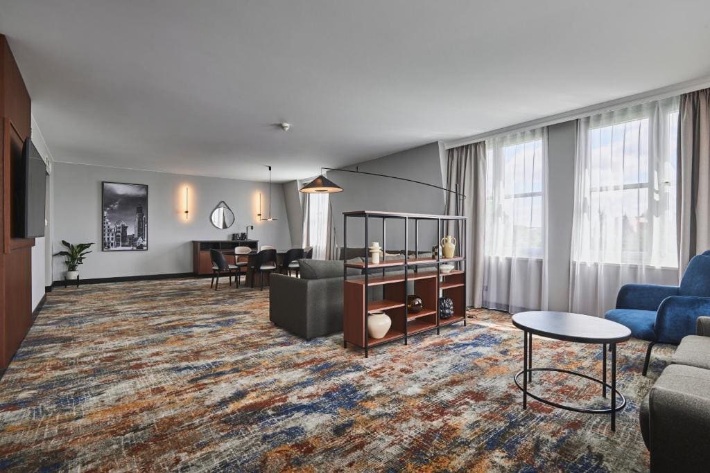 Executive Suite with Park View room - Image 3