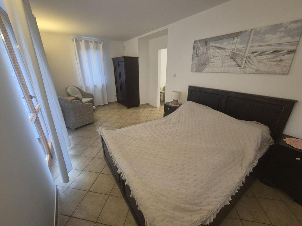 Family Room room - Image 1