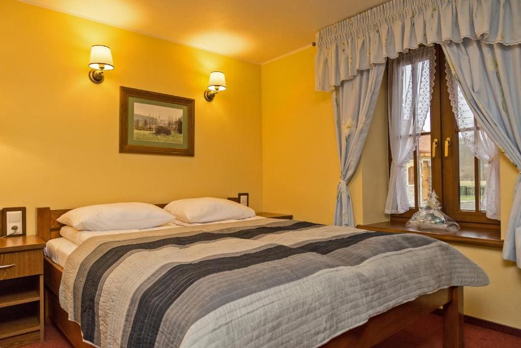Deluxe Family Room room - Image 1
