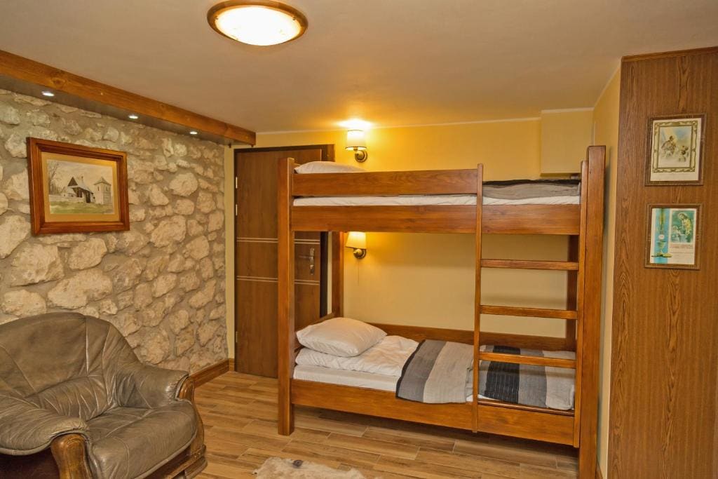 Deluxe Family Room room - Image 2