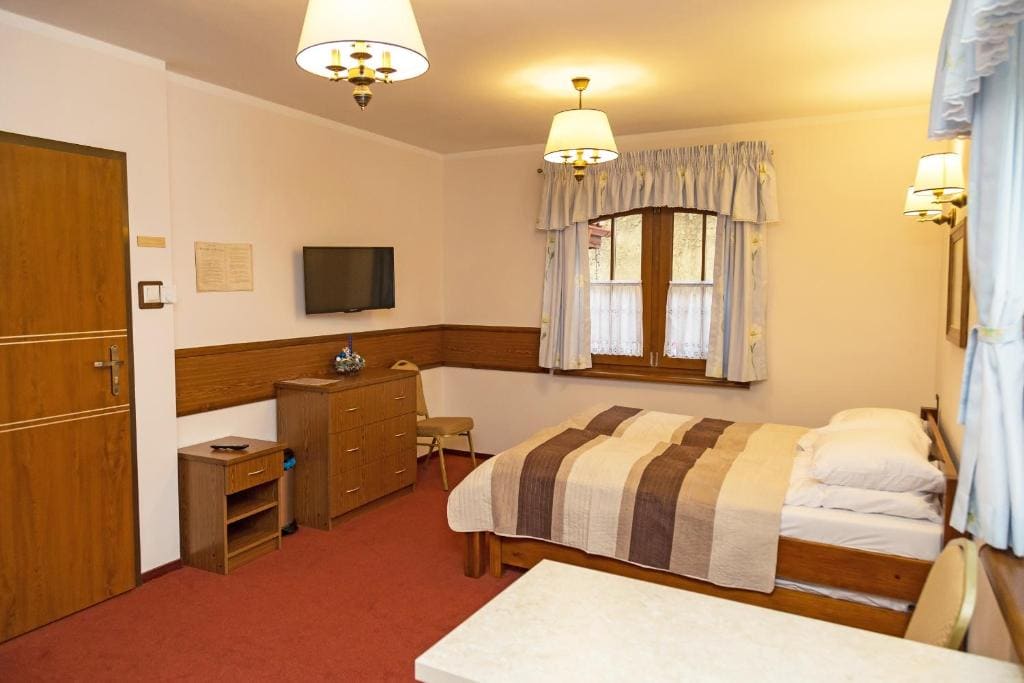 Deluxe Double Room (2 Adults + 1 Child) room - Image 3