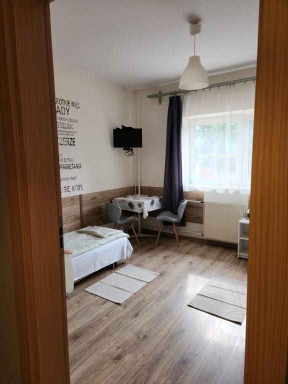 Small Double Room room - Image 3