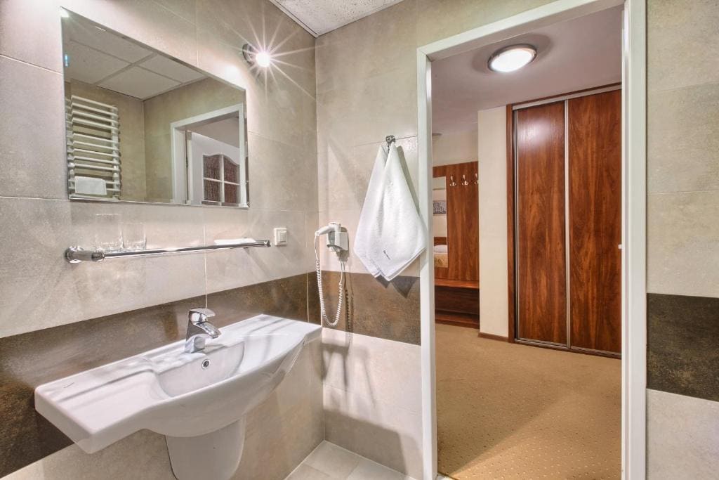 Standard Twin Room room - Image 3