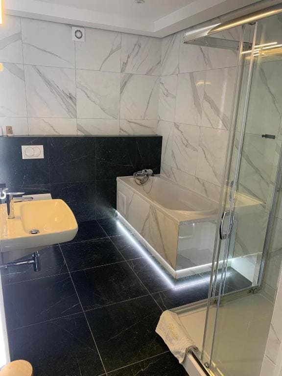 Standard Double Suite room - Image 2