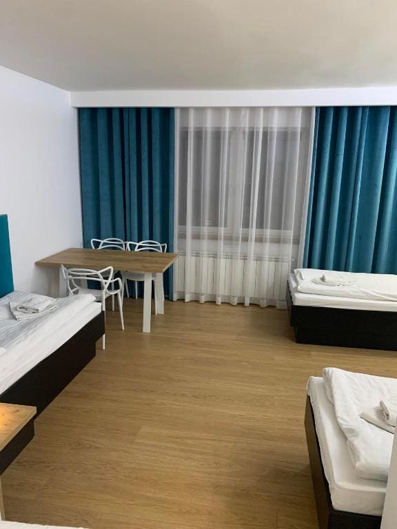Family Room with Private Bathroom room - Image 1