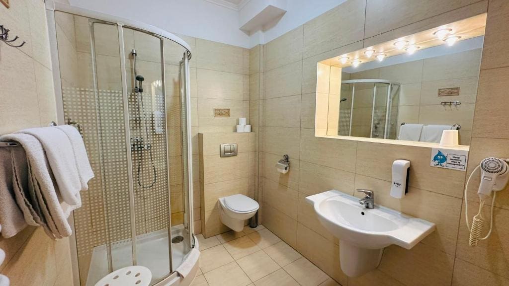 Standard King Room room - Image 2
