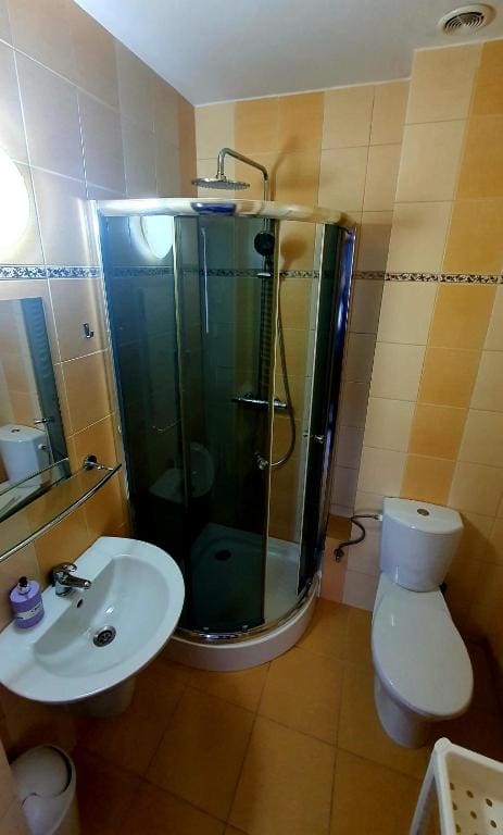Triple Room with Private Bathroom room - Image 2