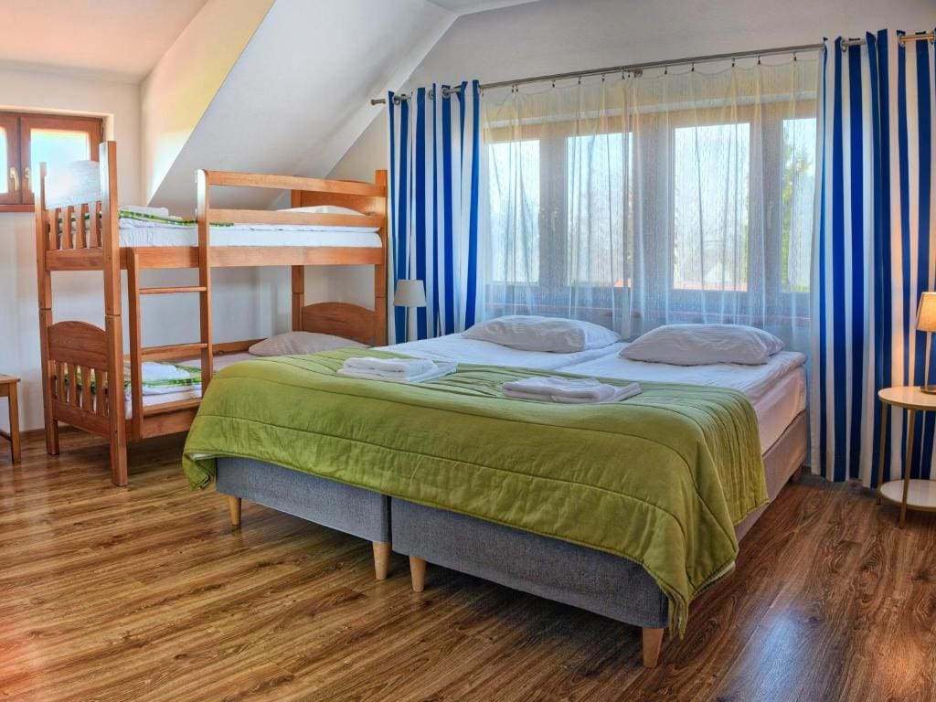 Family Room room - Image 2