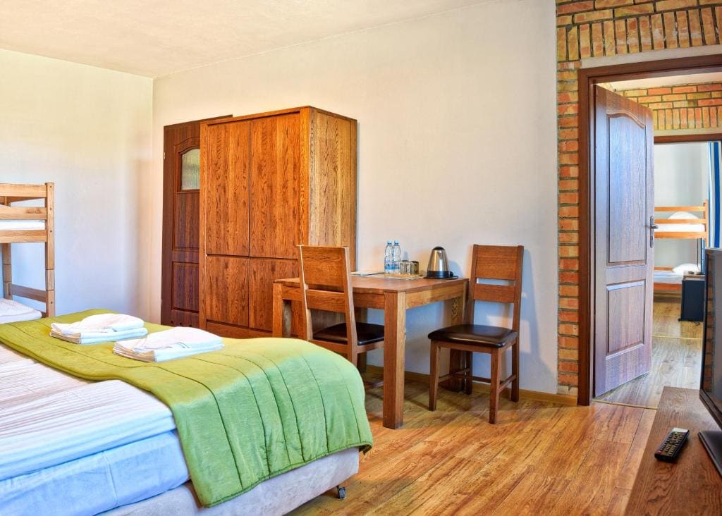 Family Room room - Image 3