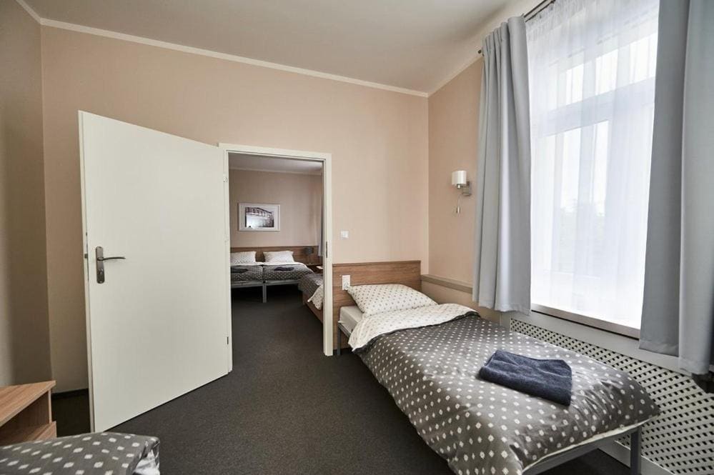 Mixed Dormitory Room room - Image 3