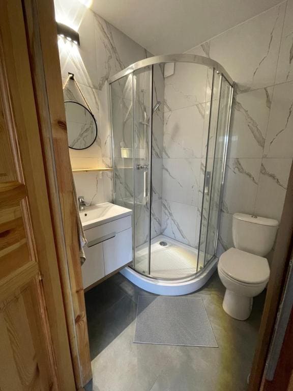 Twin Room with Private Bathroom room - Image 2