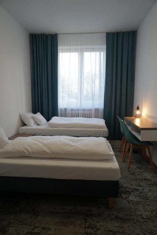 Standard Twin Room with Shared Bathroom room - Image 2