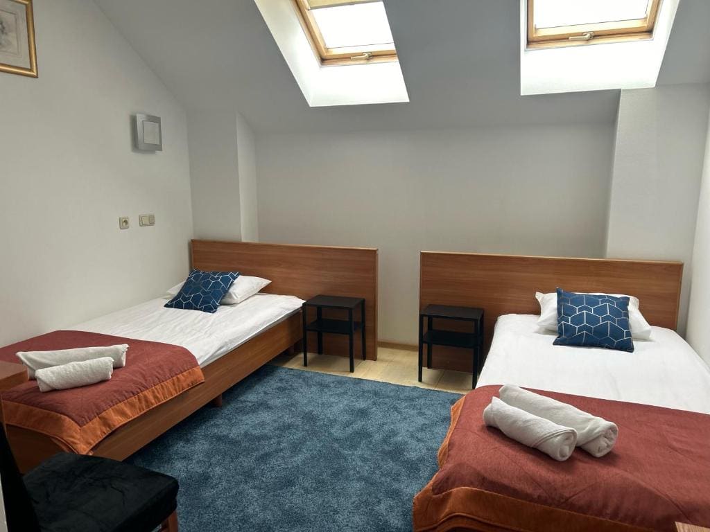 Large Twin Room room - Image 2