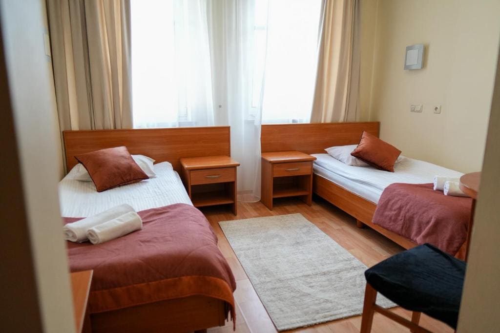 Large Twin Room room - Image 3