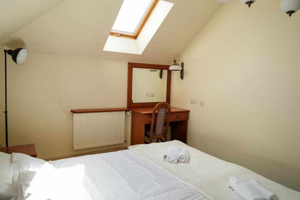 One-Bedroom Premium Apartment room - Image 3