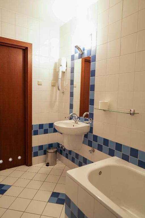 One-Bedroom Premium Apartment room - Image 1