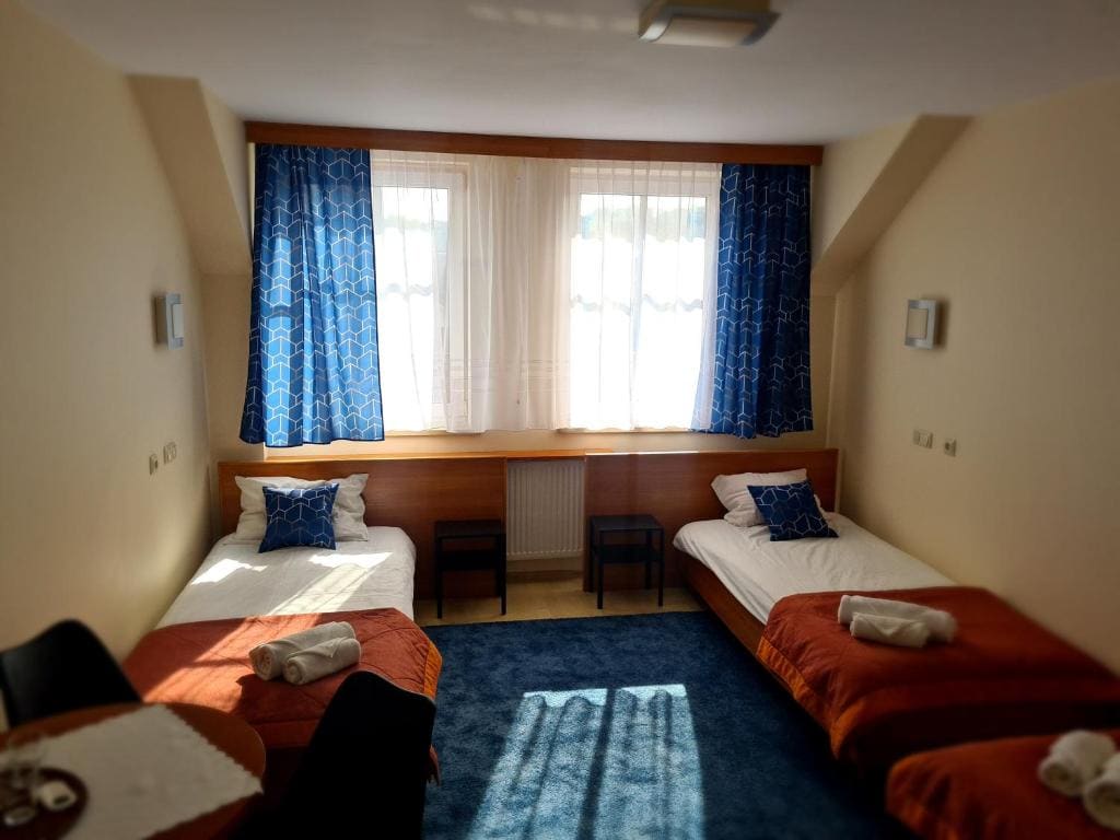 Standard Triple Room room - Image 3