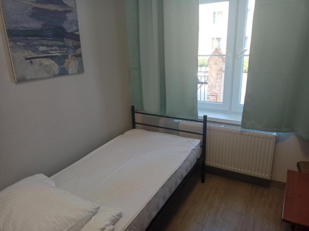 Single Room with Private Bathroom room - Image 2