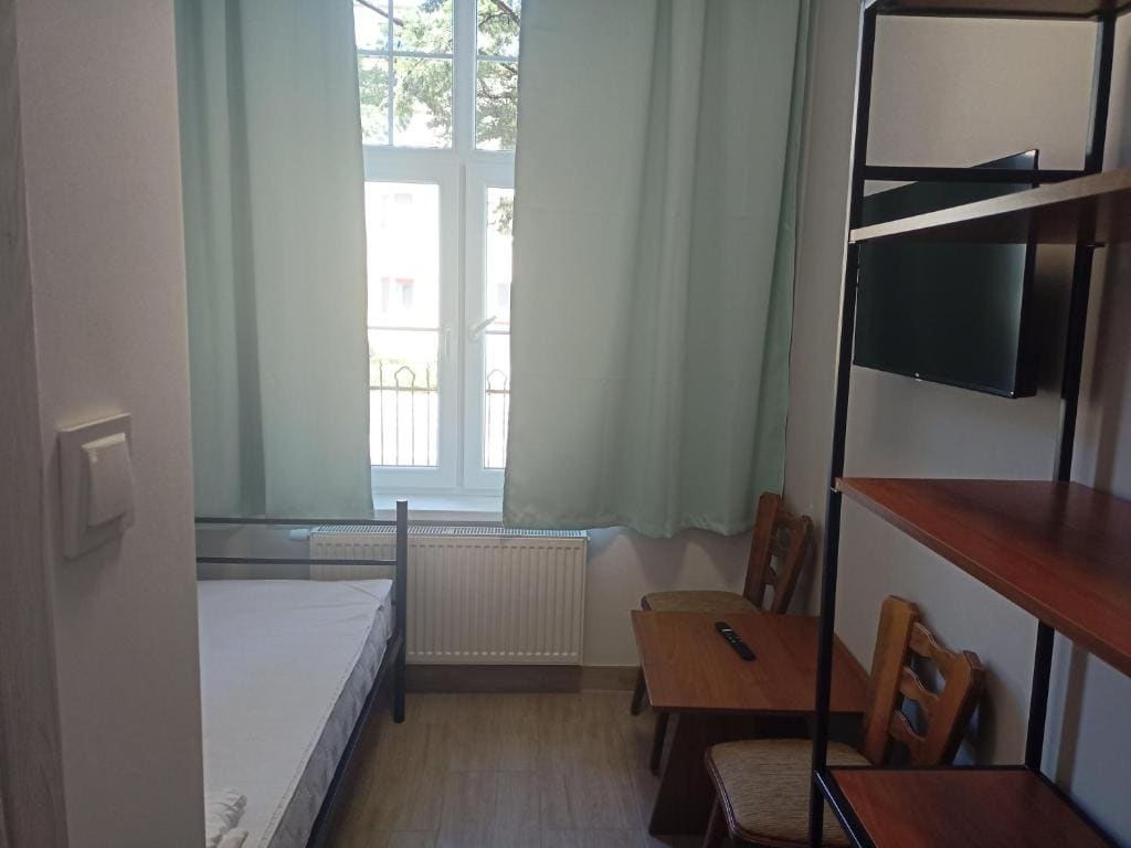 Single Room with Private Bathroom room - Image 3