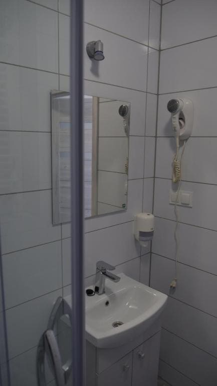 Triple Room with Private Bathroom room - Image 2