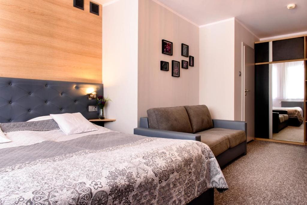 Apartment room - Image 2