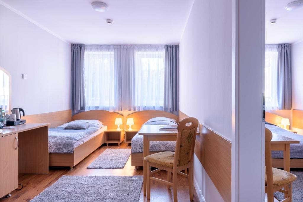 Standard Family Room room - Image 2