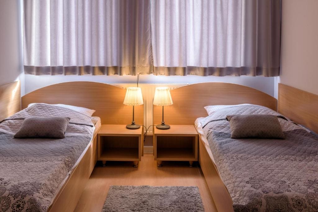 Large Twin Room room - Image 3