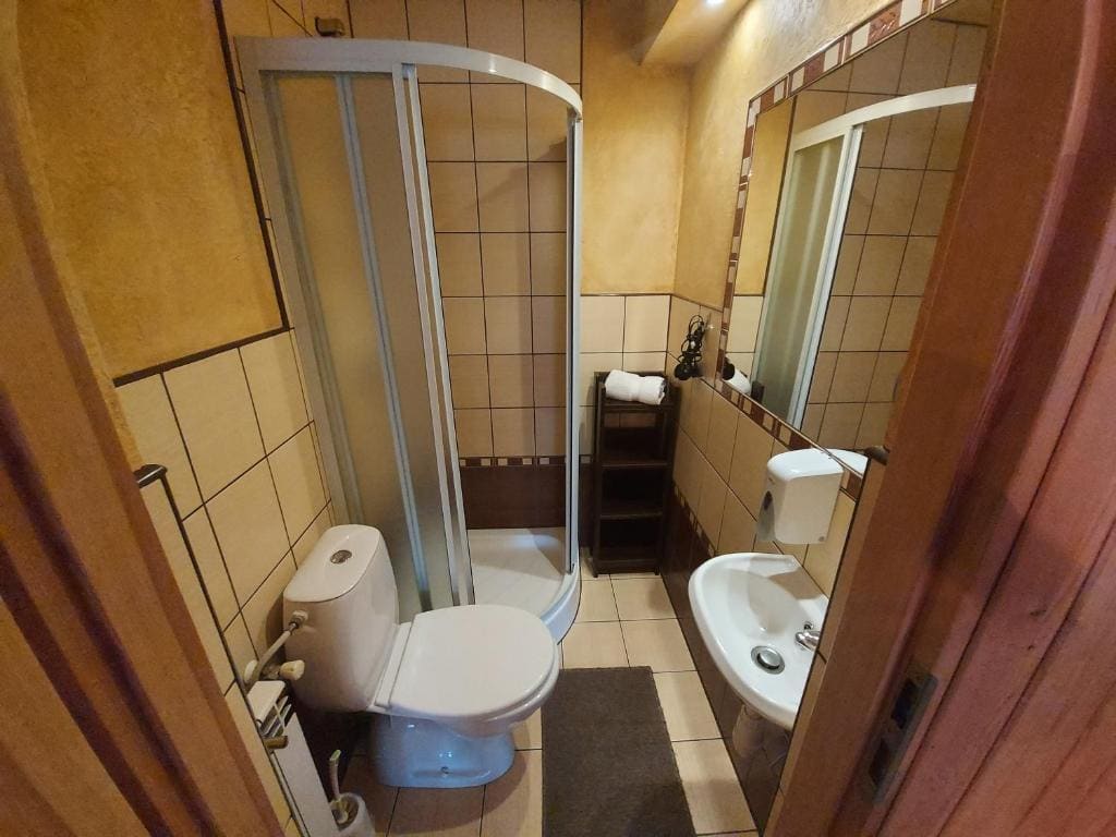 Economy Double Room room - Image 3