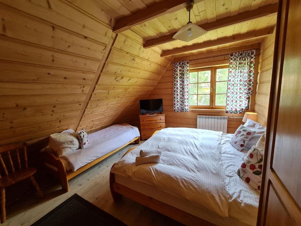 Triple Room with Mountain View room - Image 1