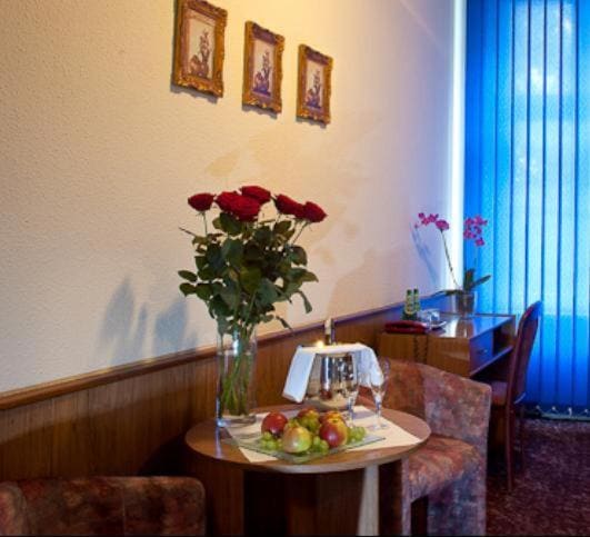 Apartment room - Image 3