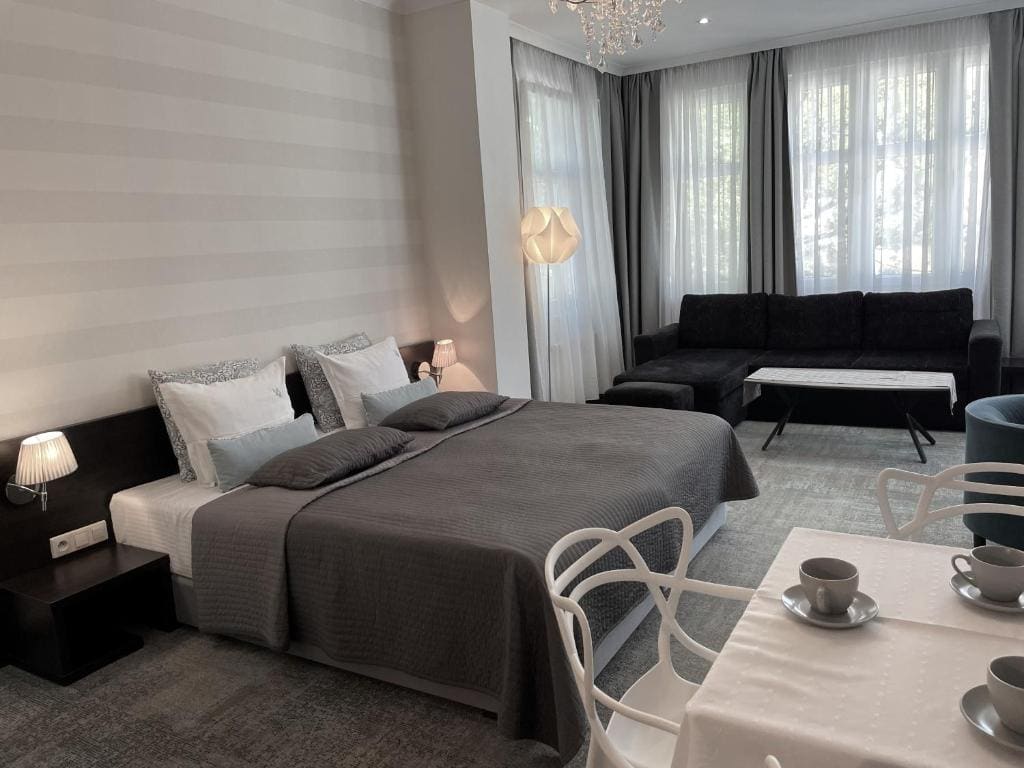 Family Room With Kitchenette room - Image 1