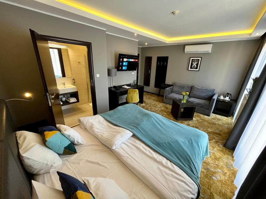 Superior Double or Twin Room room - Image 1