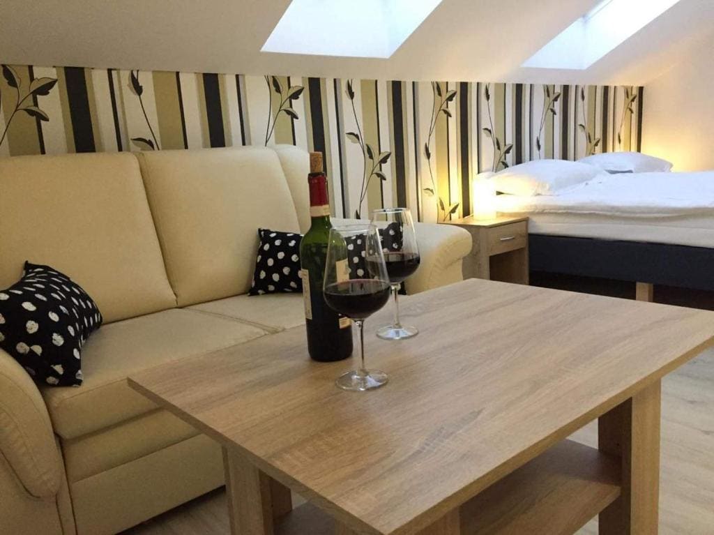 Deluxe Double Room with Bath room - Image 2