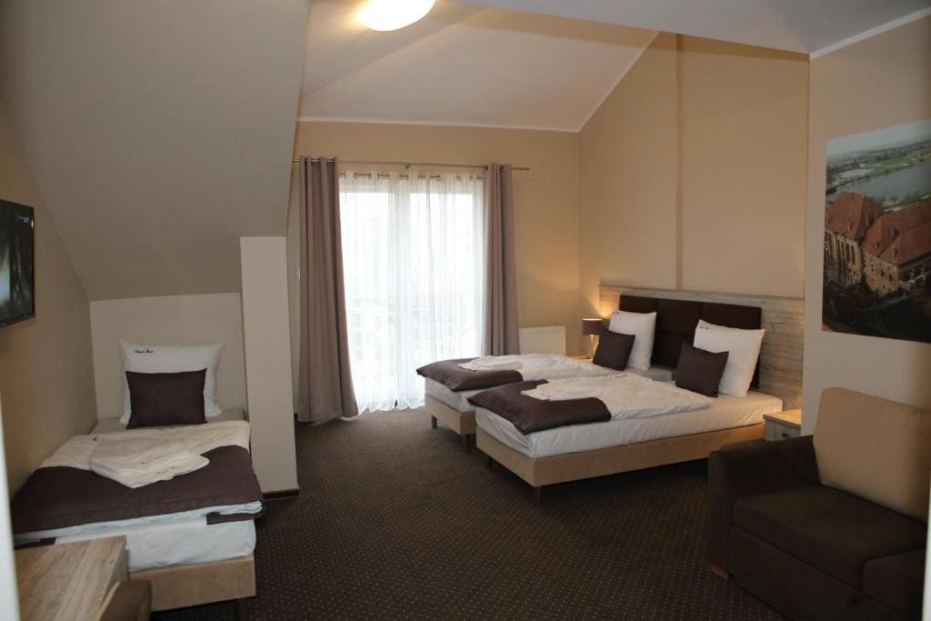 Family Room with Balcony room - Image 1