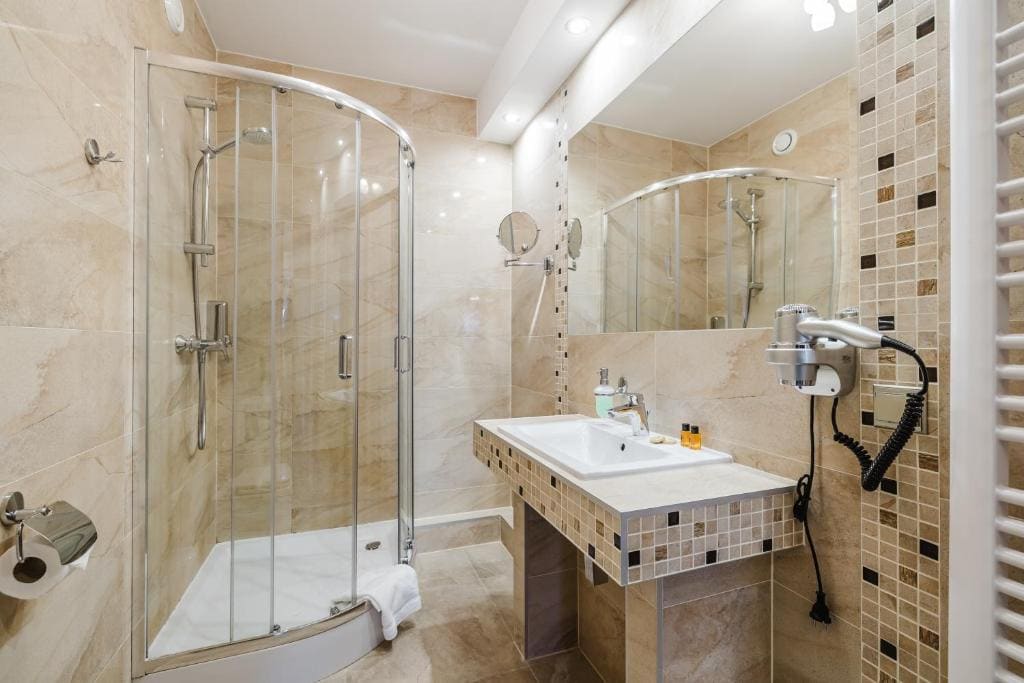 One-Bedroom Suite room - Image 3