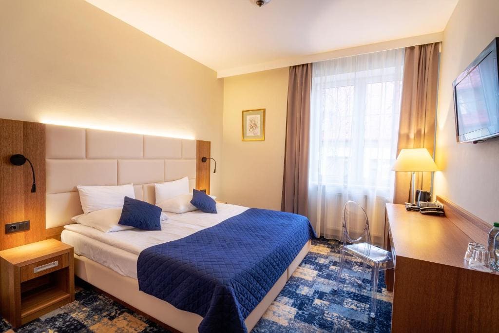 Premier Double Room with Air Conditioning room - Image 2